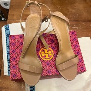 Tory Butch Elana 85mm Sandal with Box and protective bags color light oak